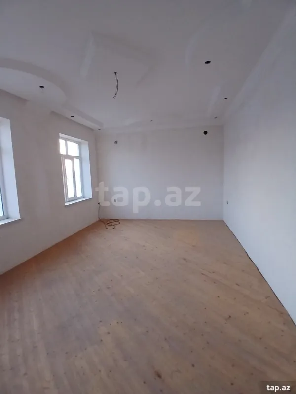 Satılır 7 otaqlı həyət evi