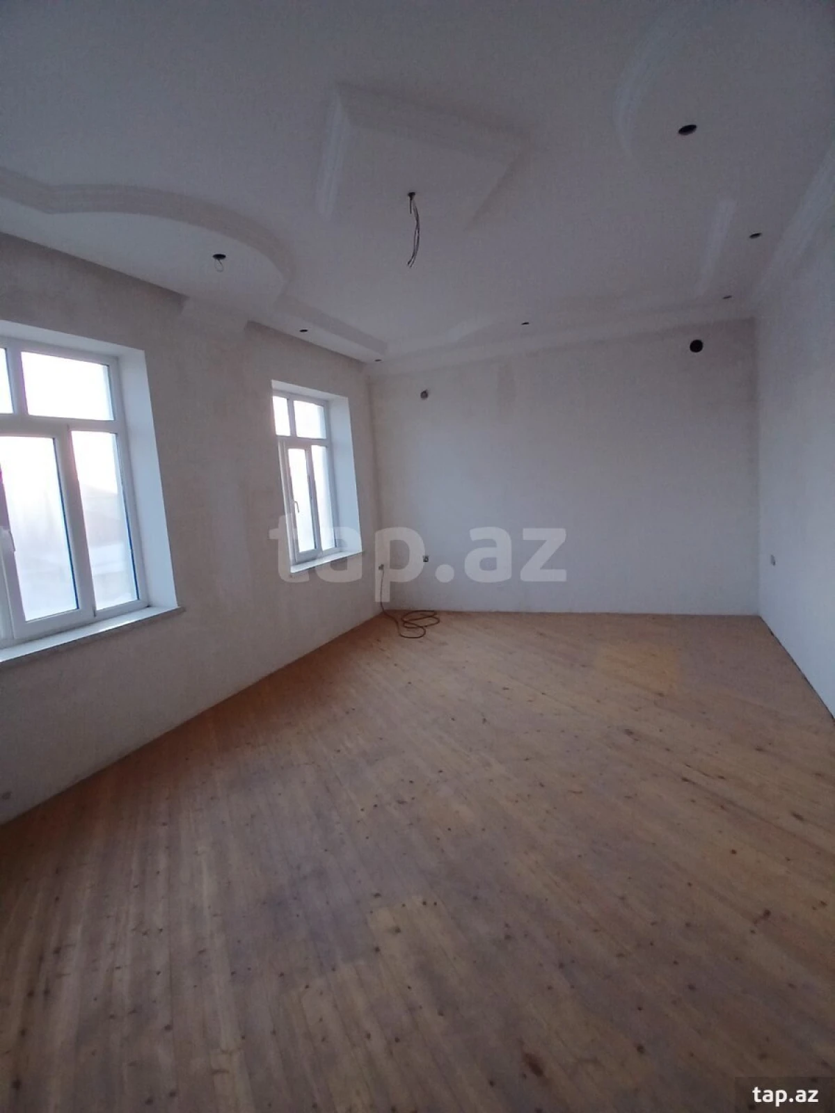 Satılır 7 otaqlı həyət evi