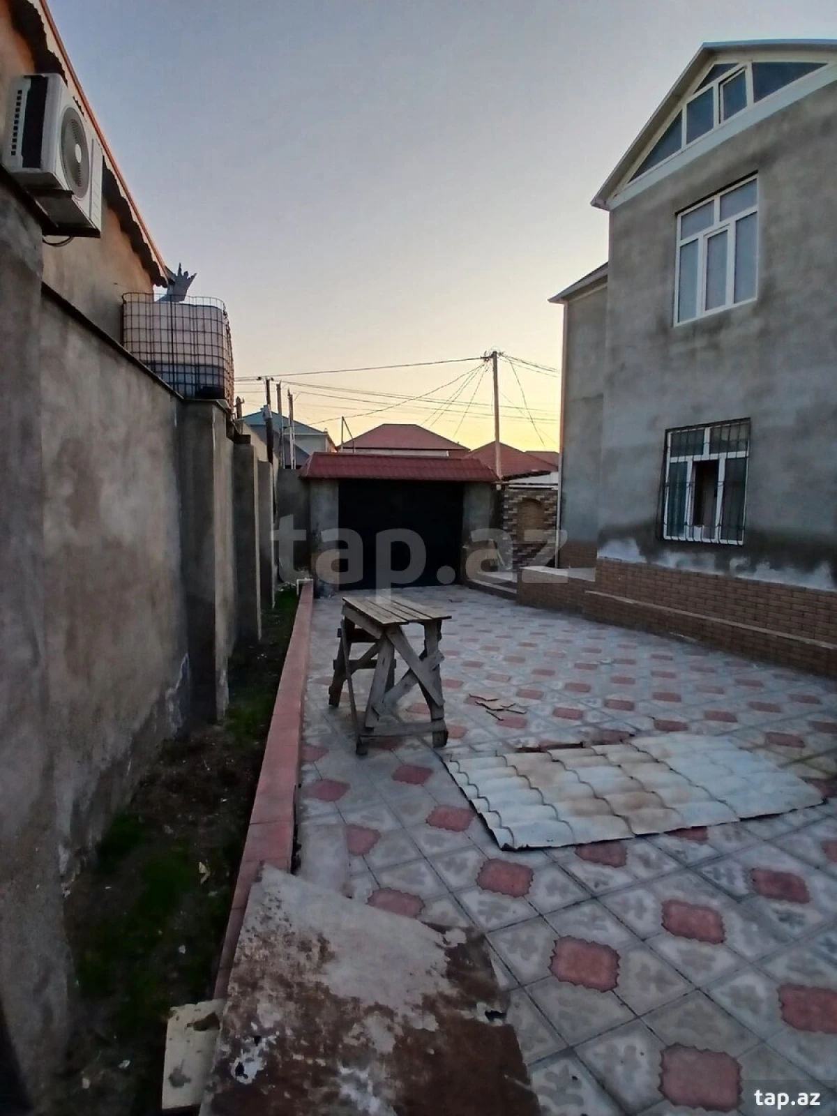 Satılır 7 otaqlı həyət evi