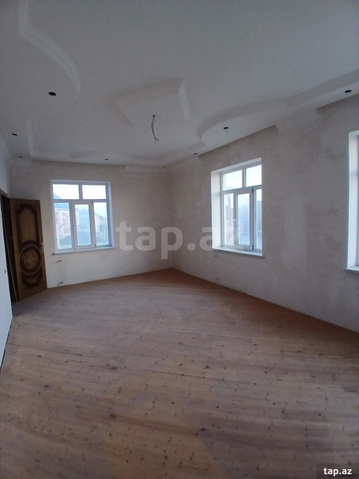 Satılır 7 otaqlı həyət evi