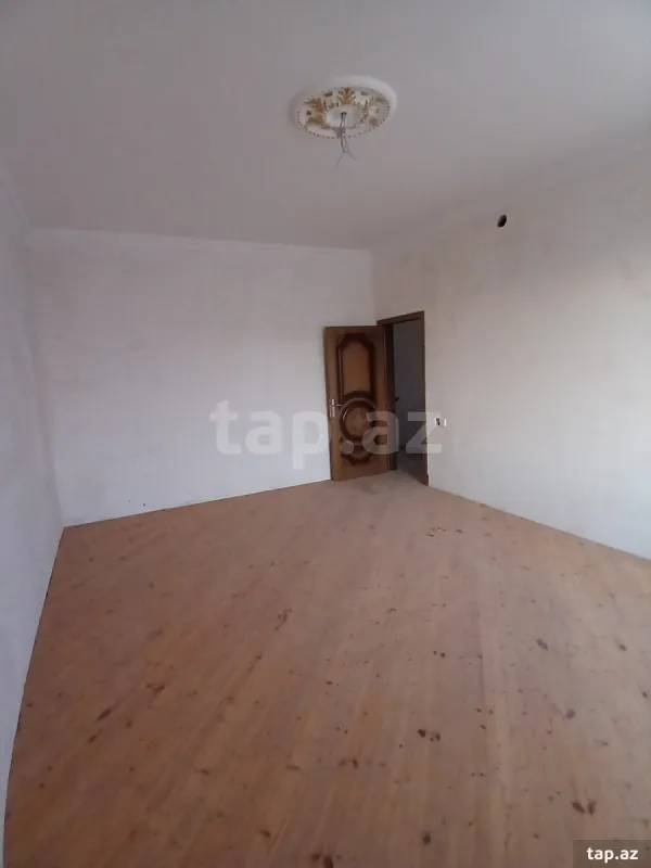 Satılır 7 otaqlı həyət evi