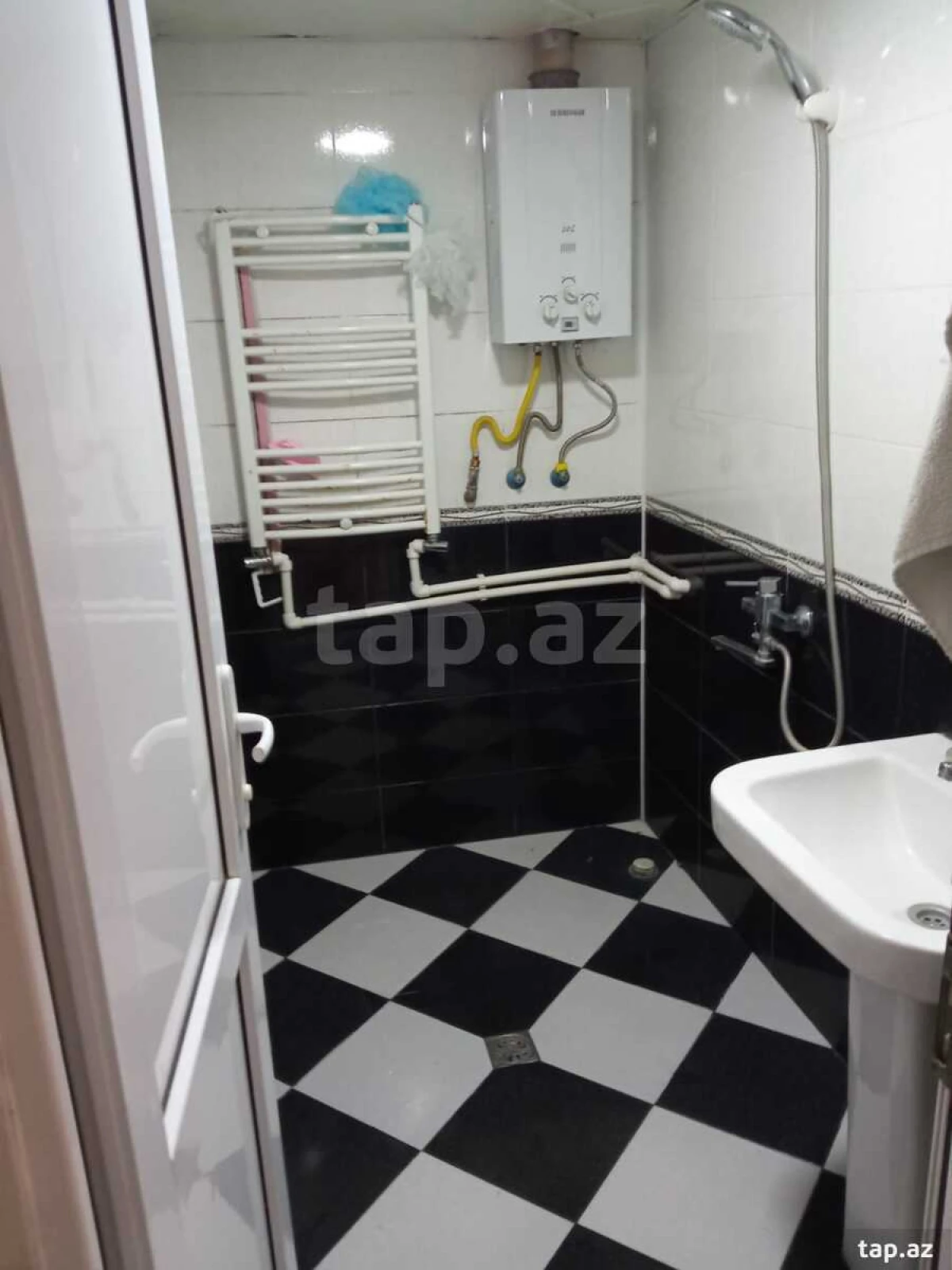 Satılır 4 otaqlı mənzil 120 m²