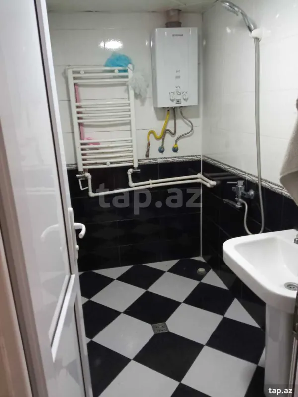 Satılır 4 otaqlı mənzil 120 m²
