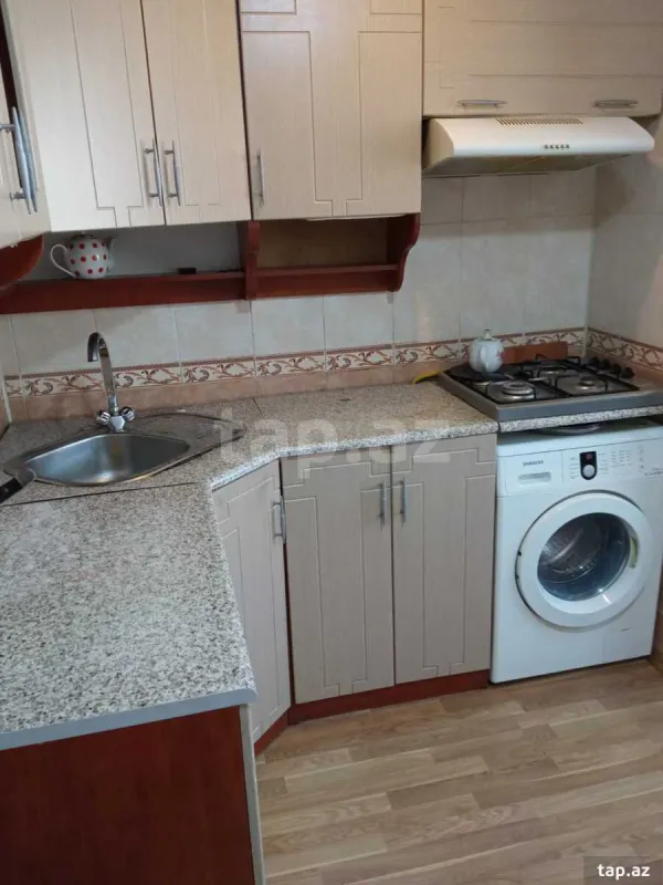 Satılır 4 otaqlı mənzil 120 m²