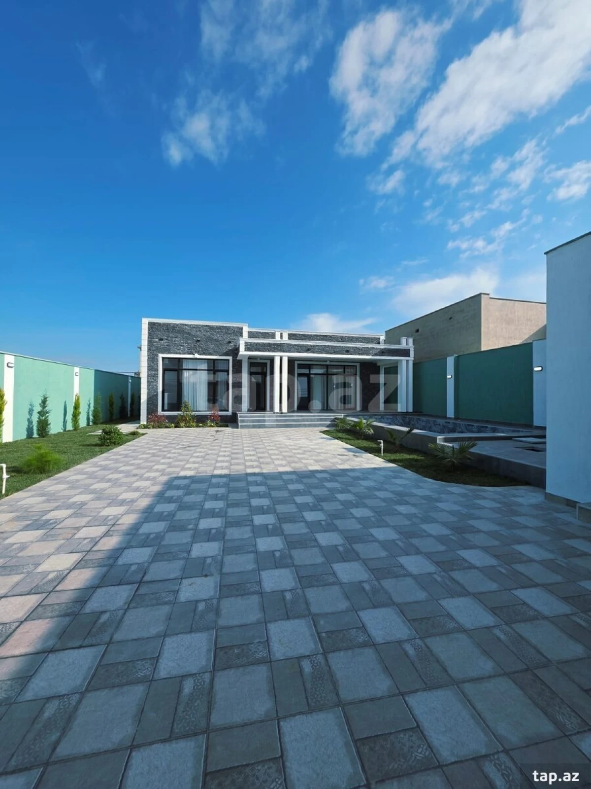 Satılır 4 otaqlı həyət evi