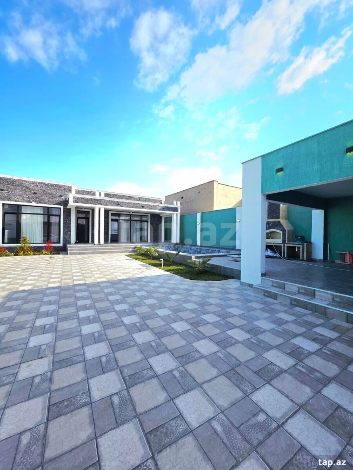 Satılır 4 otaqlı həyət evi