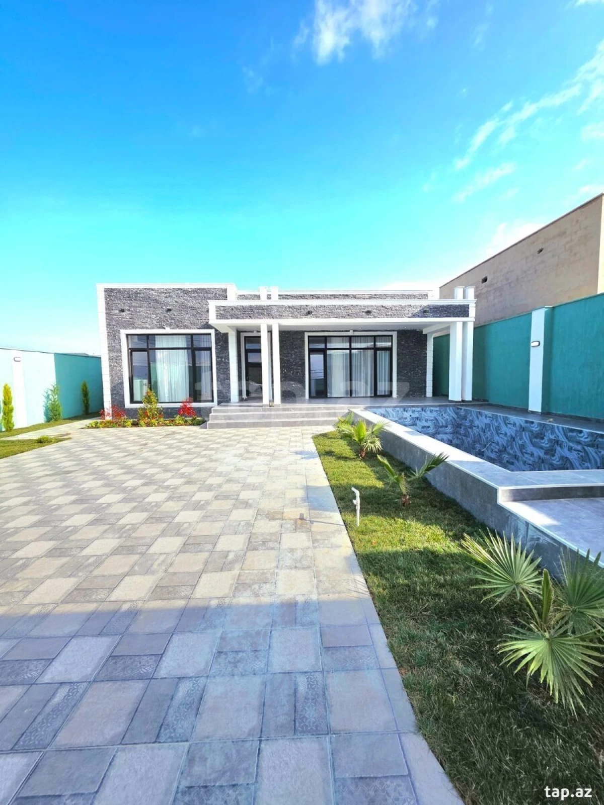 Satılır 4 otaqlı həyət evi