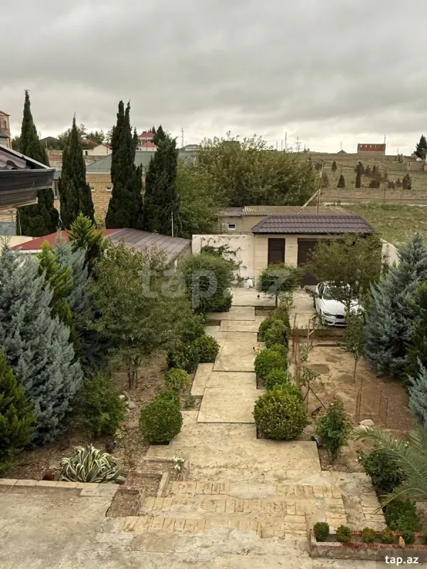 Satılır 7 otaqlı həyət evi