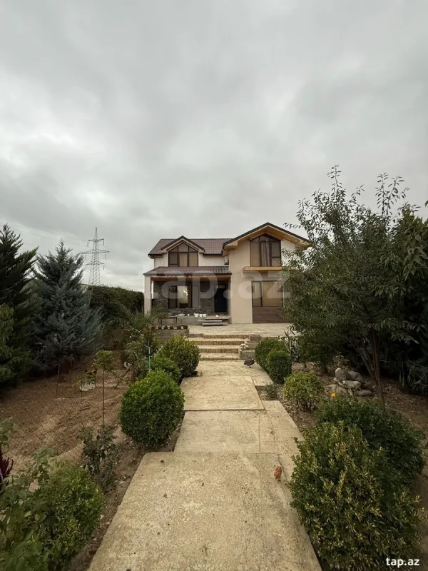 Satılır 7 otaqlı həyət evi