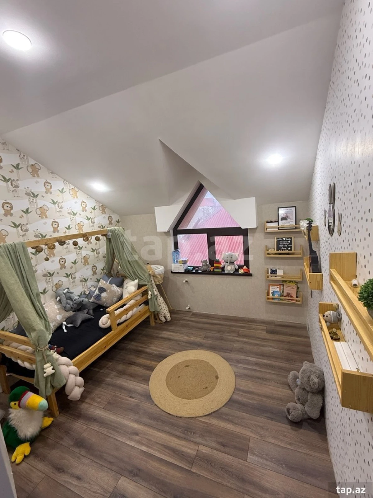 Satılır 7 otaqlı həyət evi