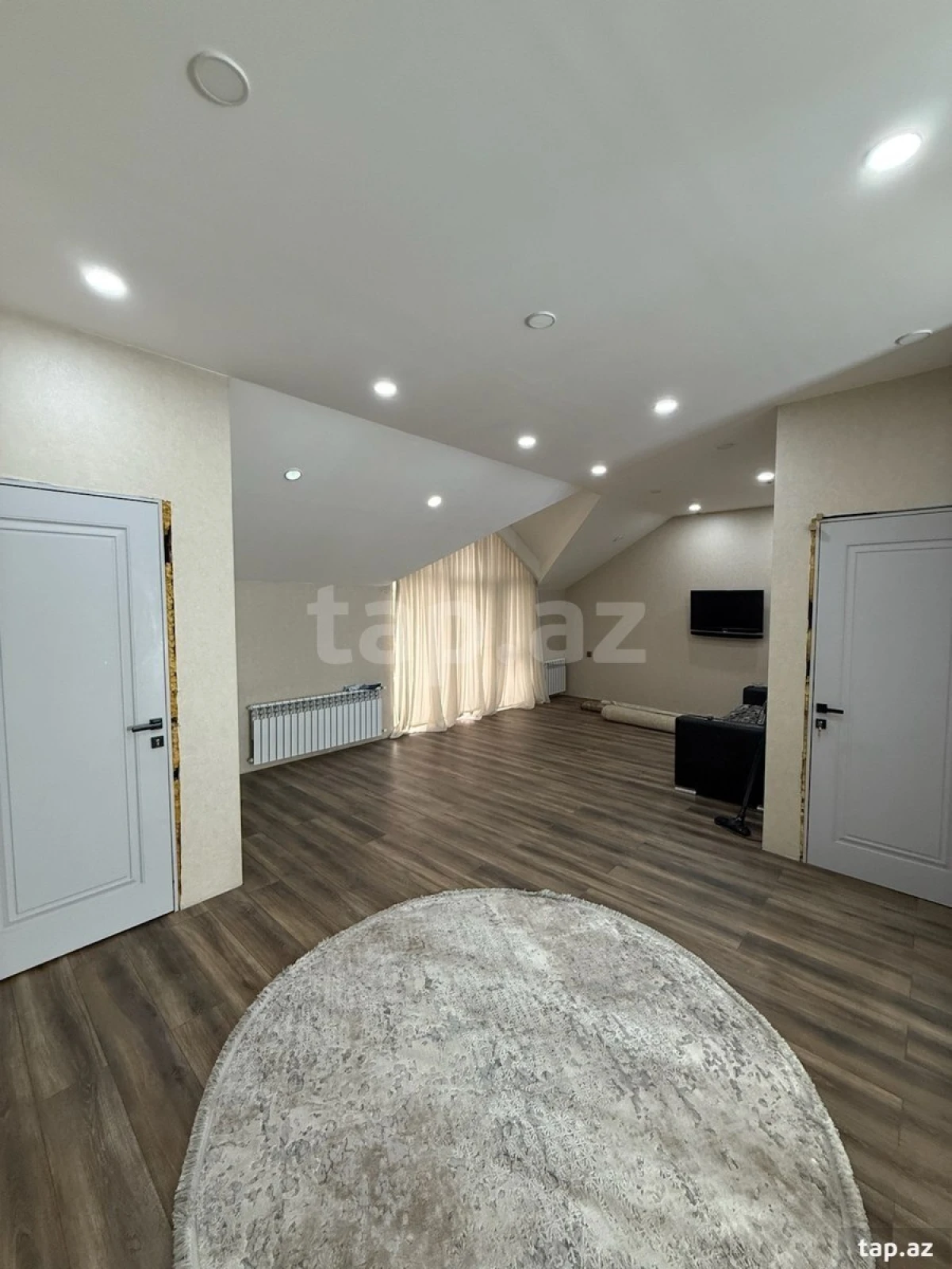 Satılır 7 otaqlı həyət evi