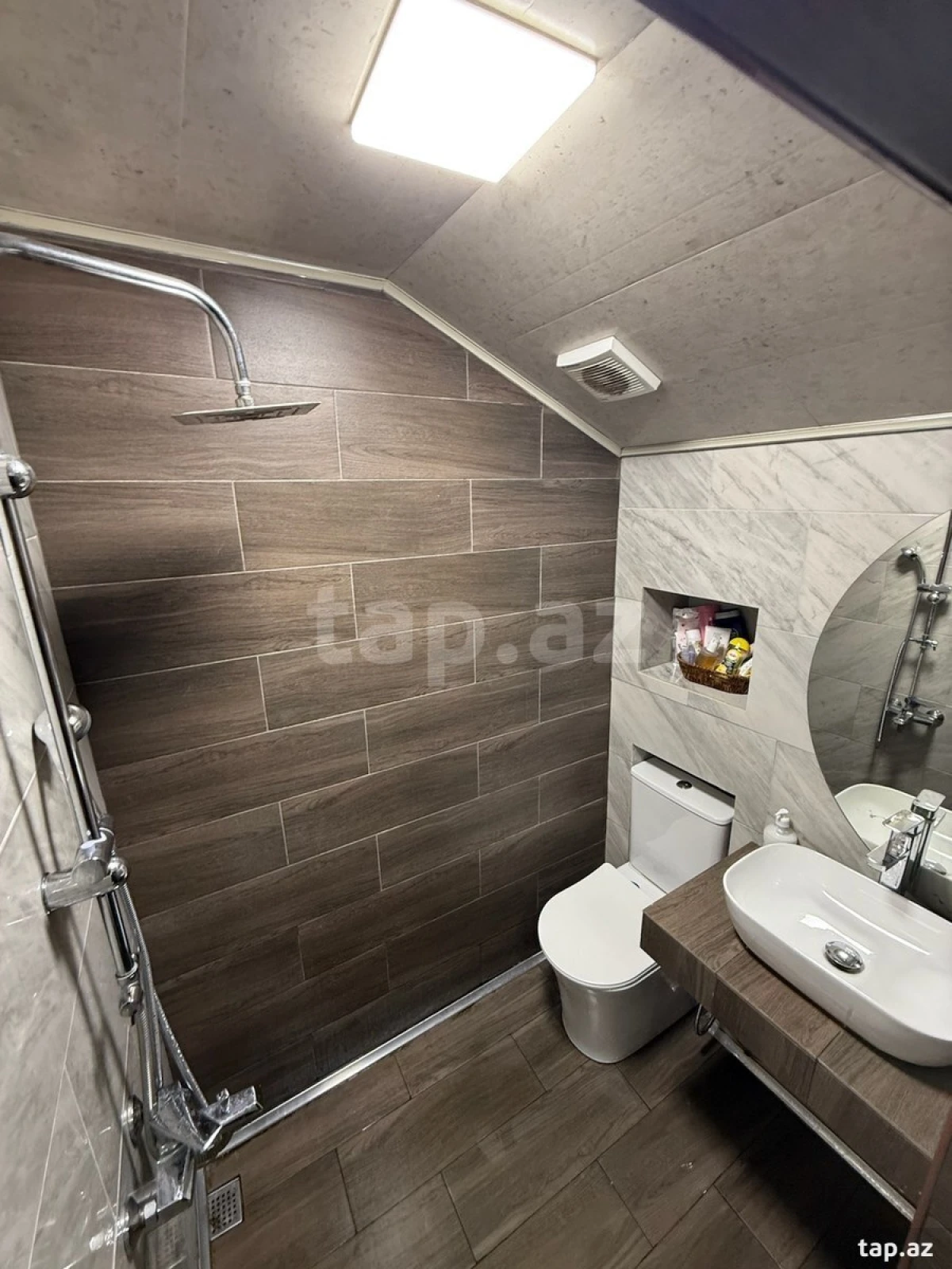 Satılır 7 otaqlı həyət evi