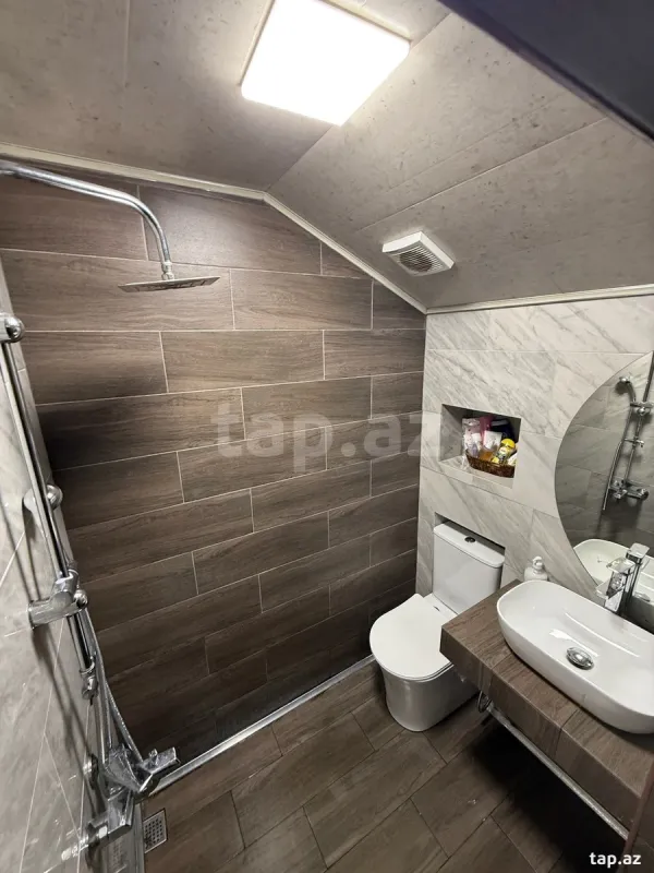 Satılır 7 otaqlı həyət evi