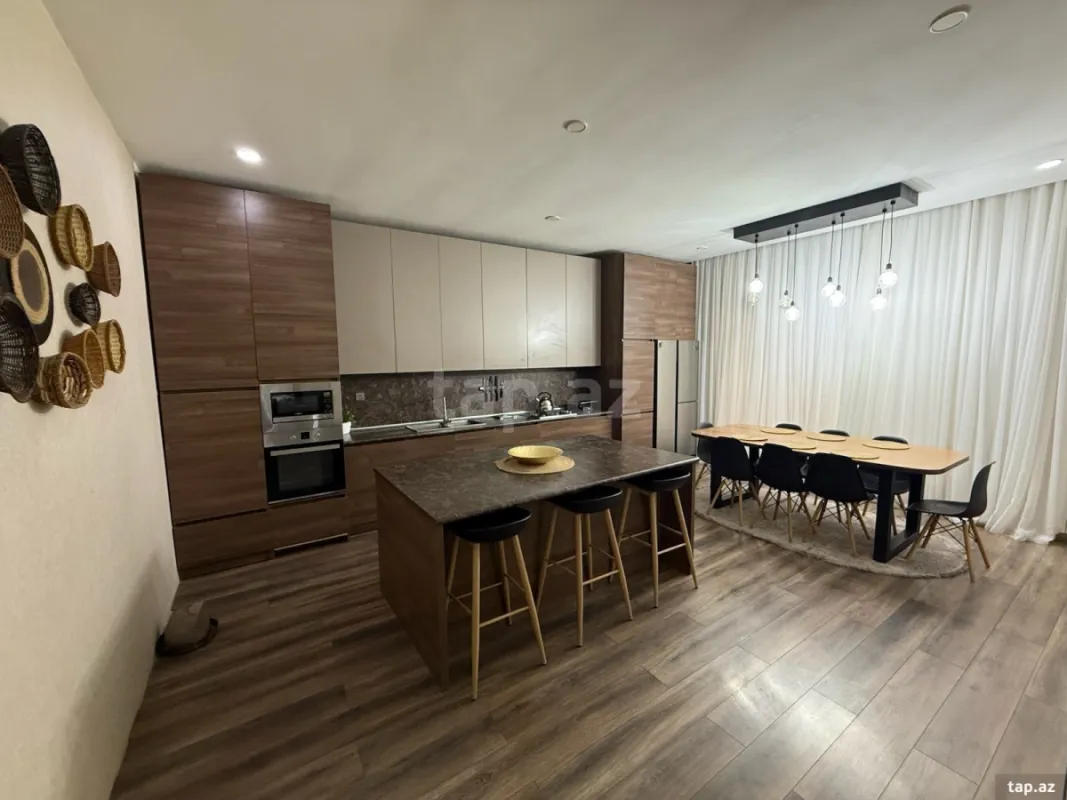 Satılır 7 otaqlı həyət evi