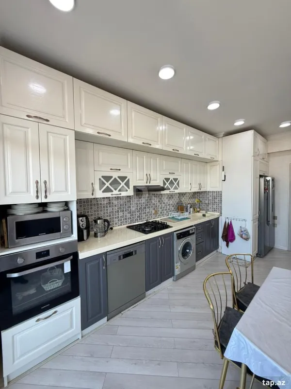 Satılır 3 otaqlı yeni tikili 125 m²