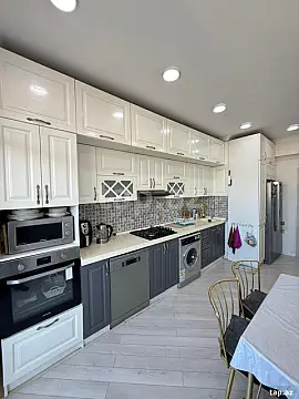 Satılır 3 otaqlı yeni tikili 125 m²