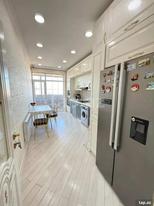 Satılır 3 otaqlı yeni tikili 125 m²