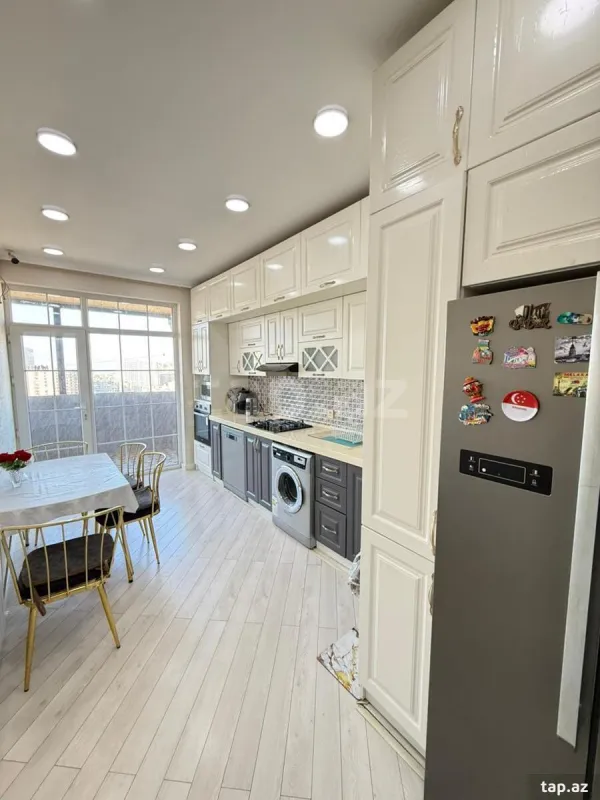 Satılır 3 otaqlı yeni tikili 125 m²