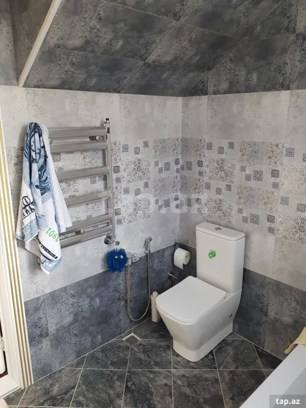 Satılır 6 otaqlı həyət evi