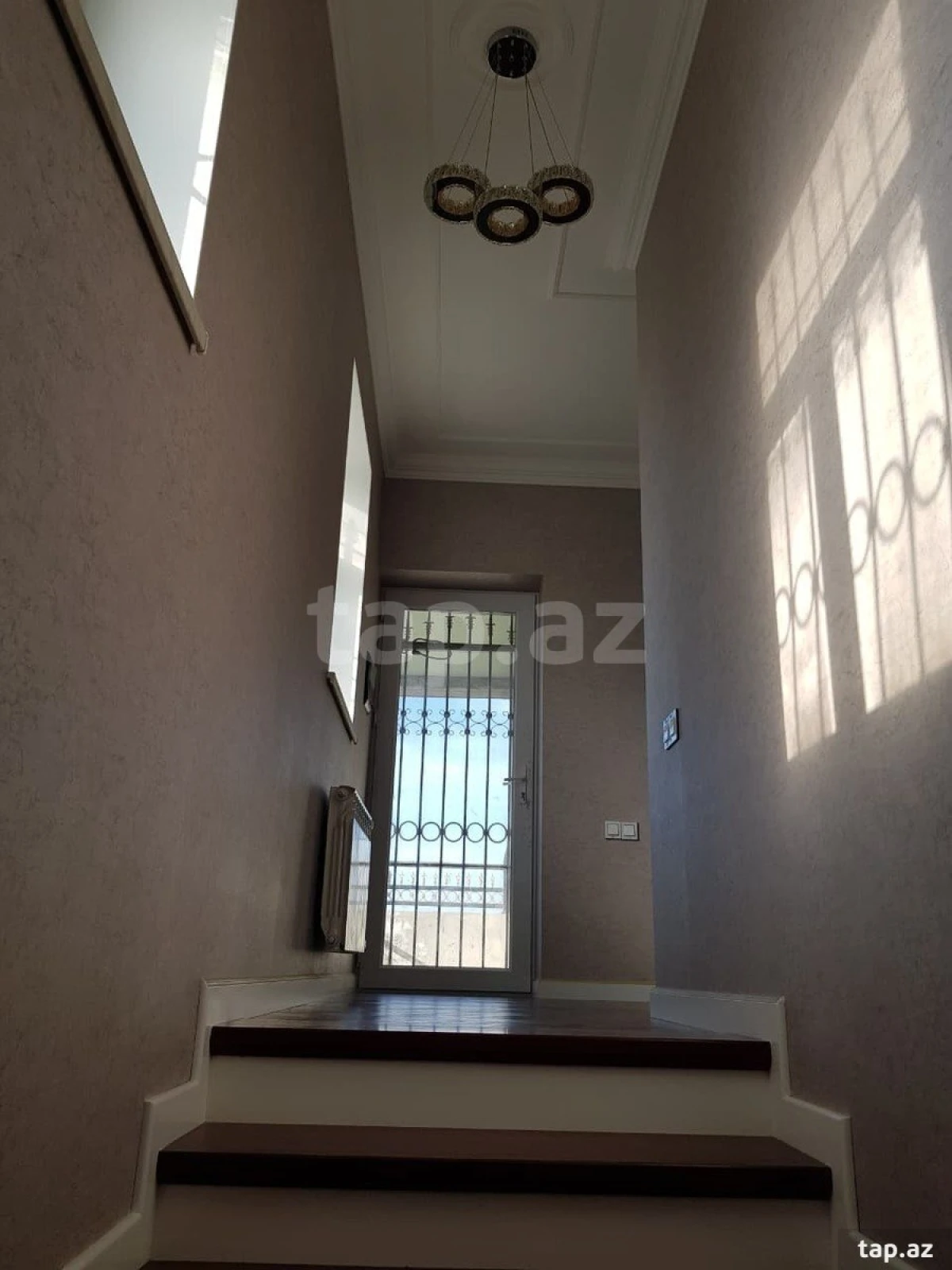 Satılır 6 otaqlı həyət evi