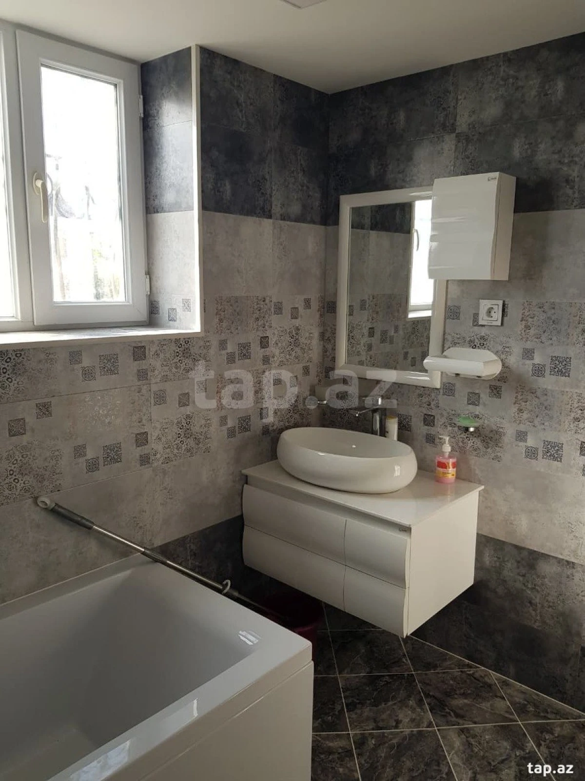 Satılır 6 otaqlı həyət evi