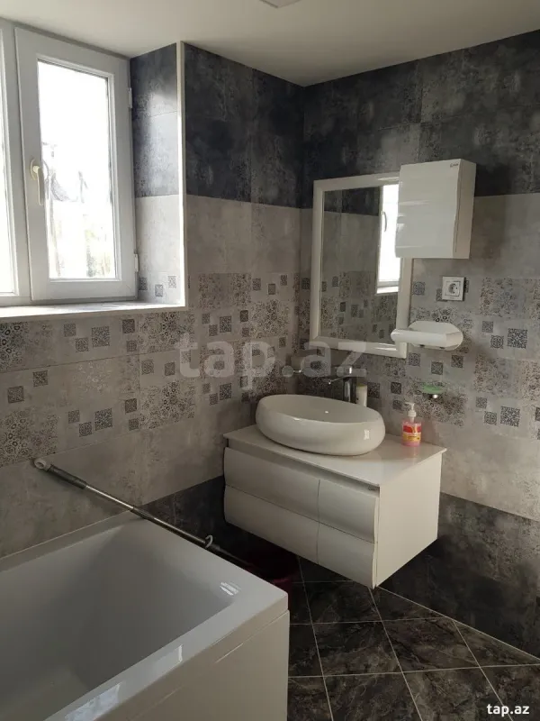 Satılır 6 otaqlı həyət evi