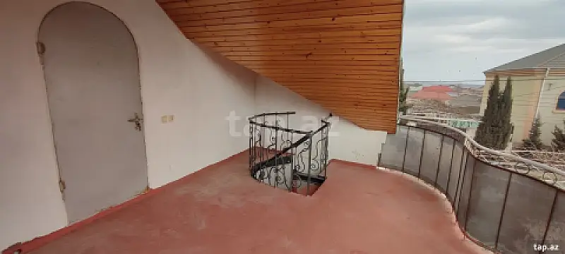 Satılır 8 otaqlı həyət evi