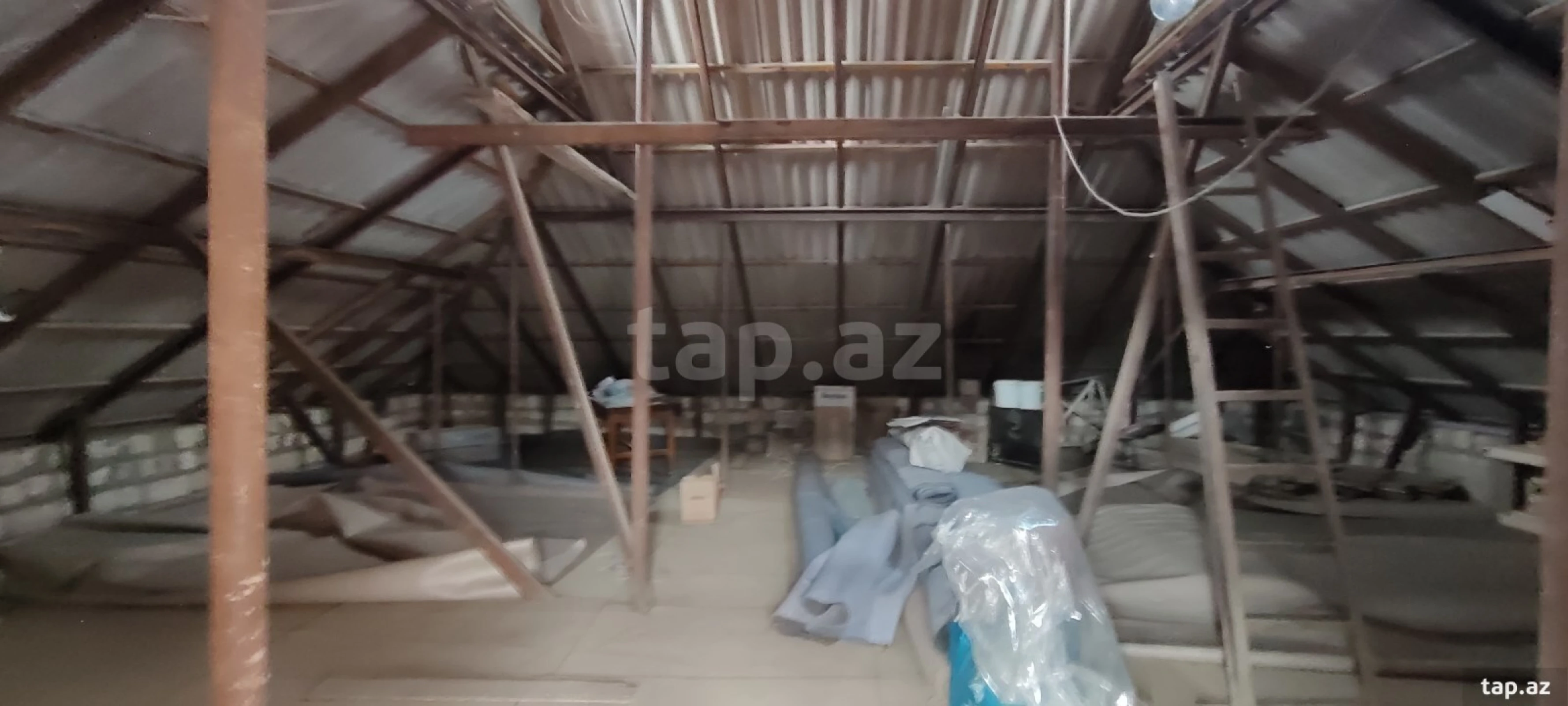 Satılır 8 otaqlı həyət evi