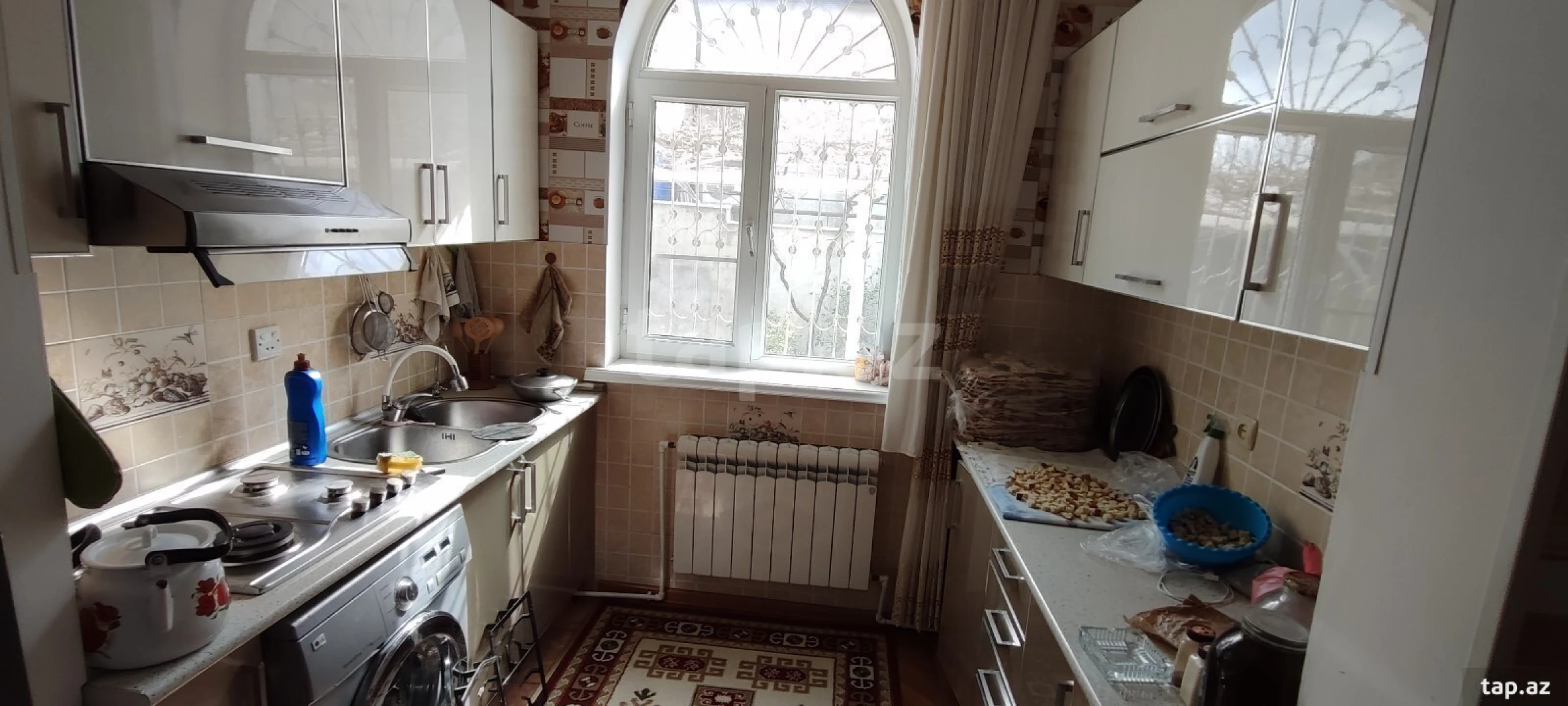 Satılır 8 otaqlı həyət evi