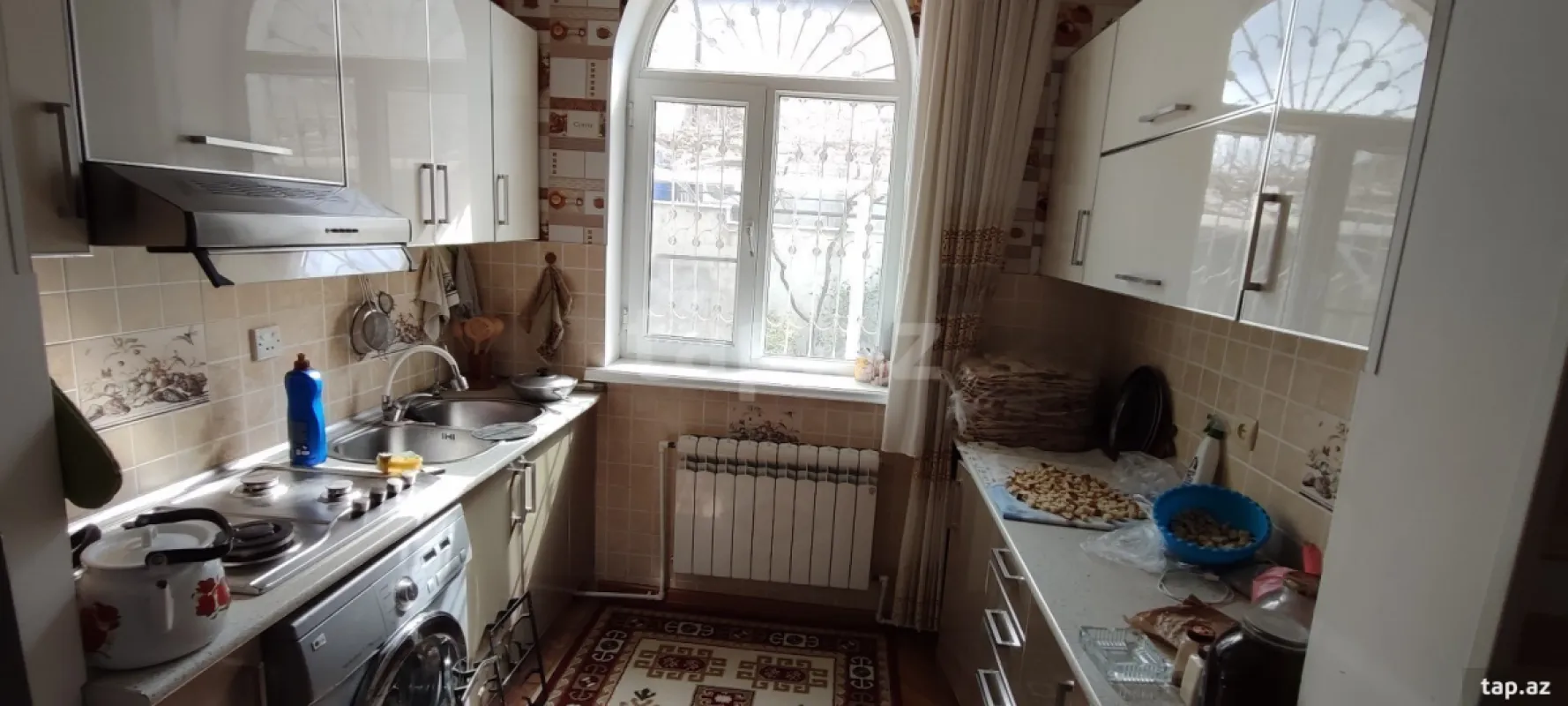 Satılır 8 otaqlı həyət evi