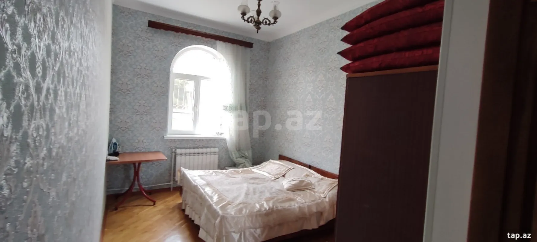 Satılır 8 otaqlı həyət evi