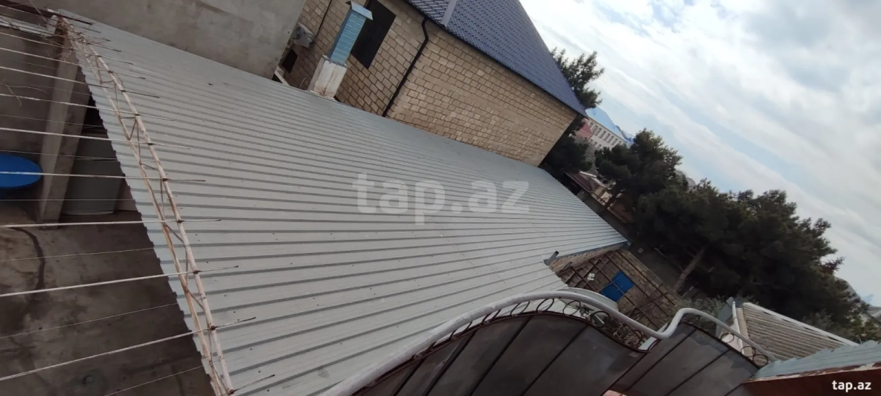 Satılır 8 otaqlı həyət evi