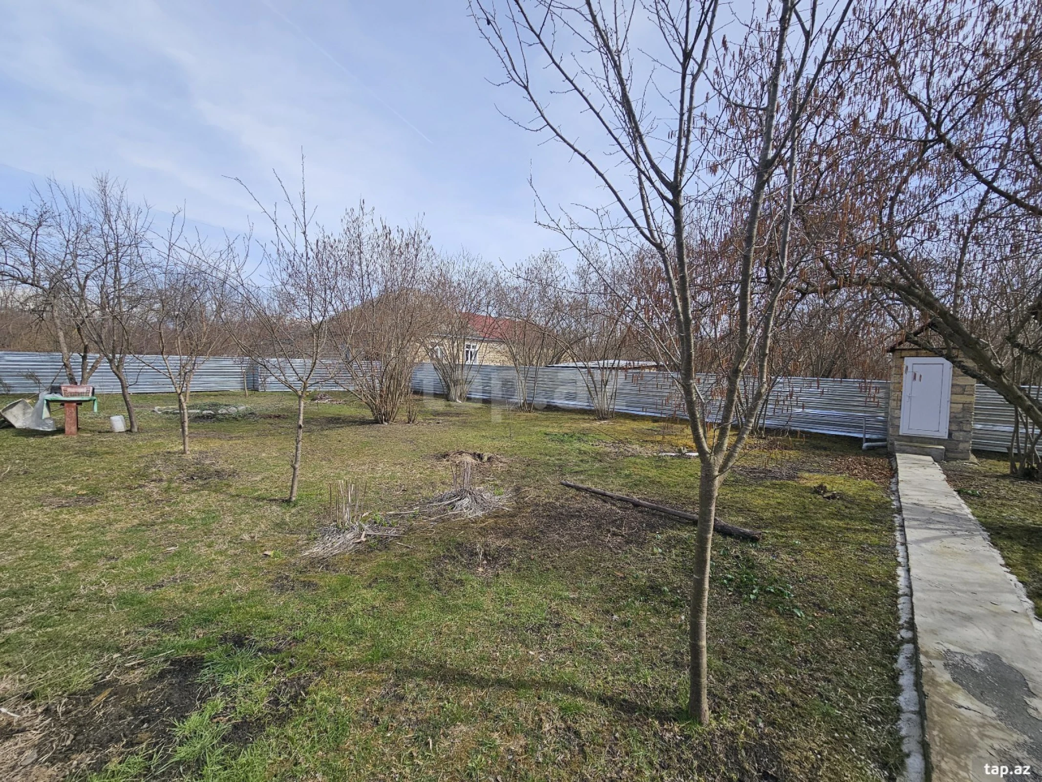 Satılır 4 otaqlı həyət evi