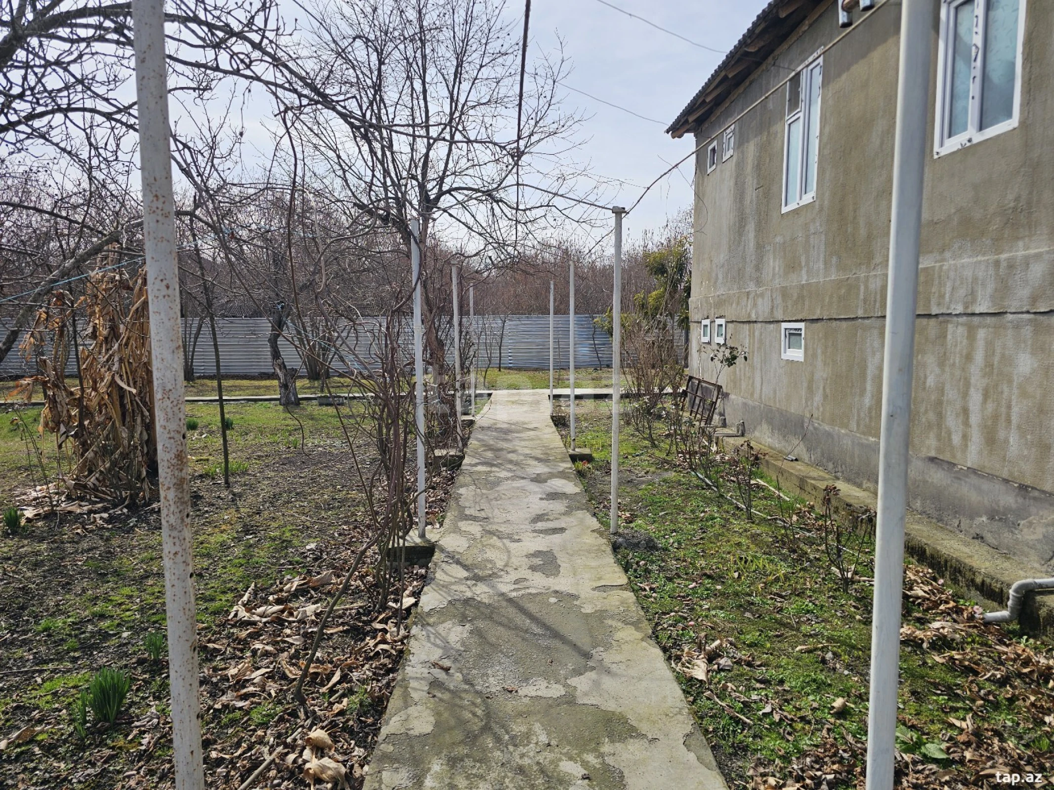 Satılır 4 otaqlı həyət evi