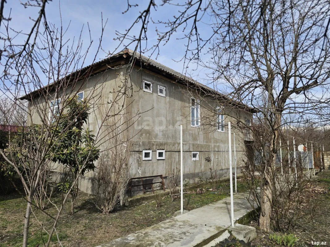 Satılır 4 otaqlı həyət evi