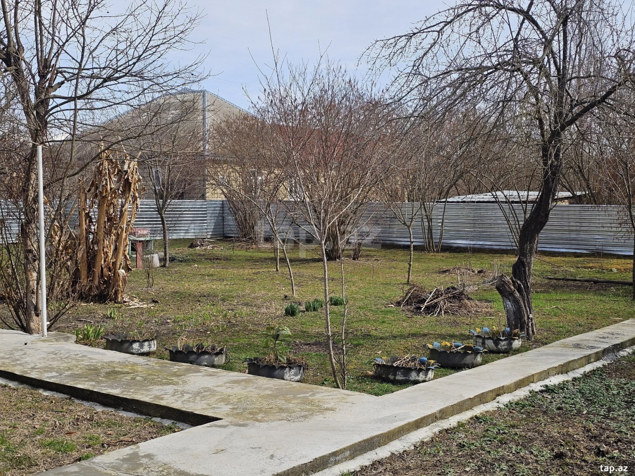 Satılır 4 otaqlı həyət evi