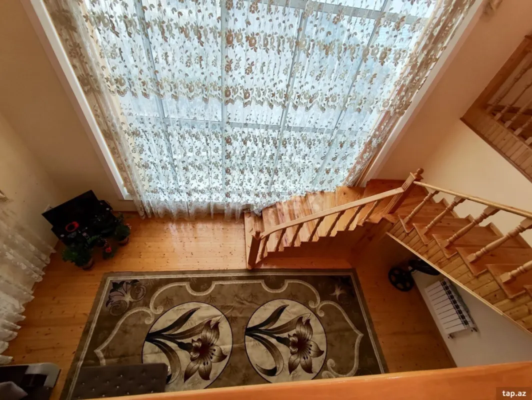 Satılır 5 otaqlı həyət evi