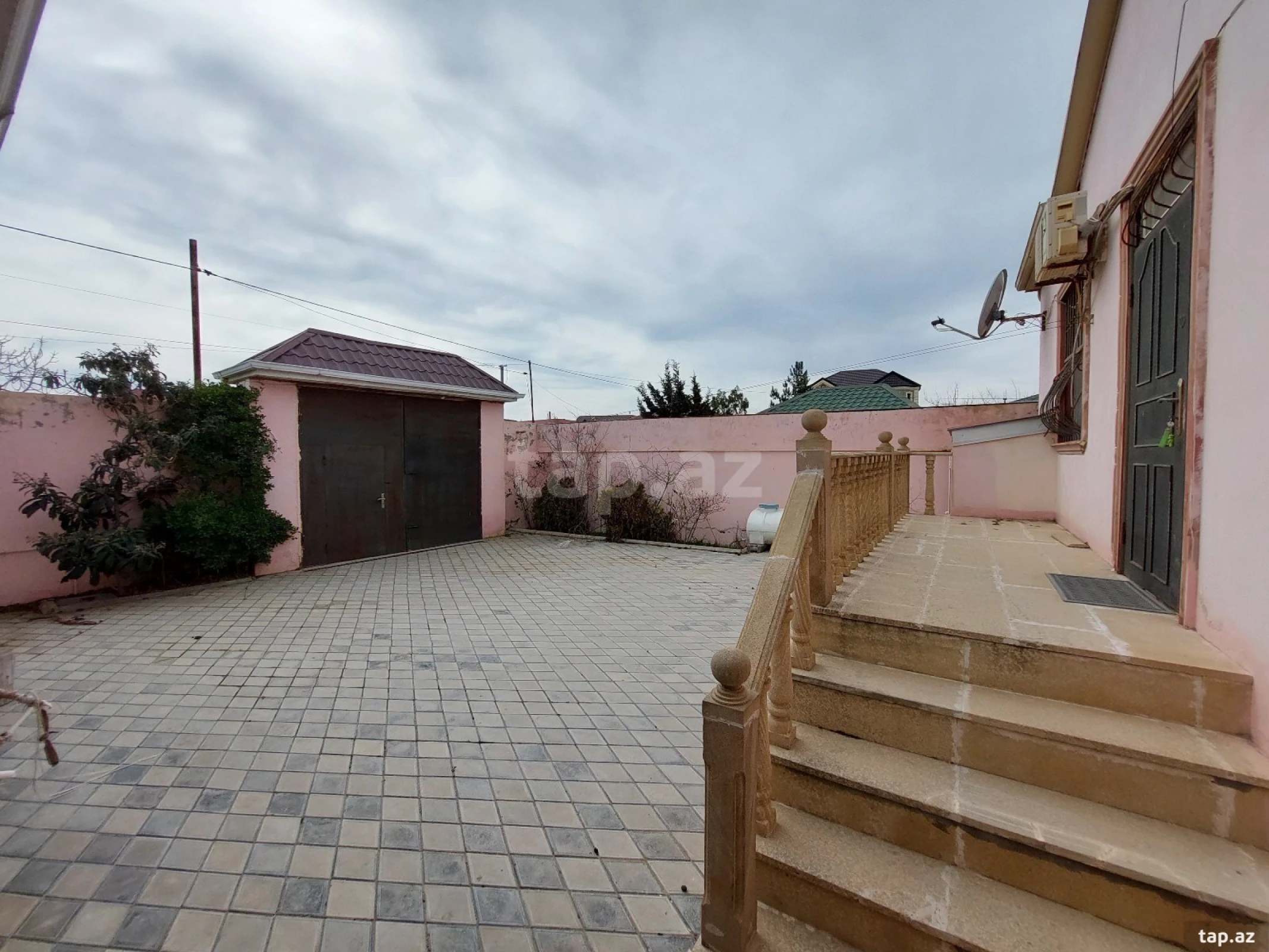 Satılır 4 otaqlı həyət evi