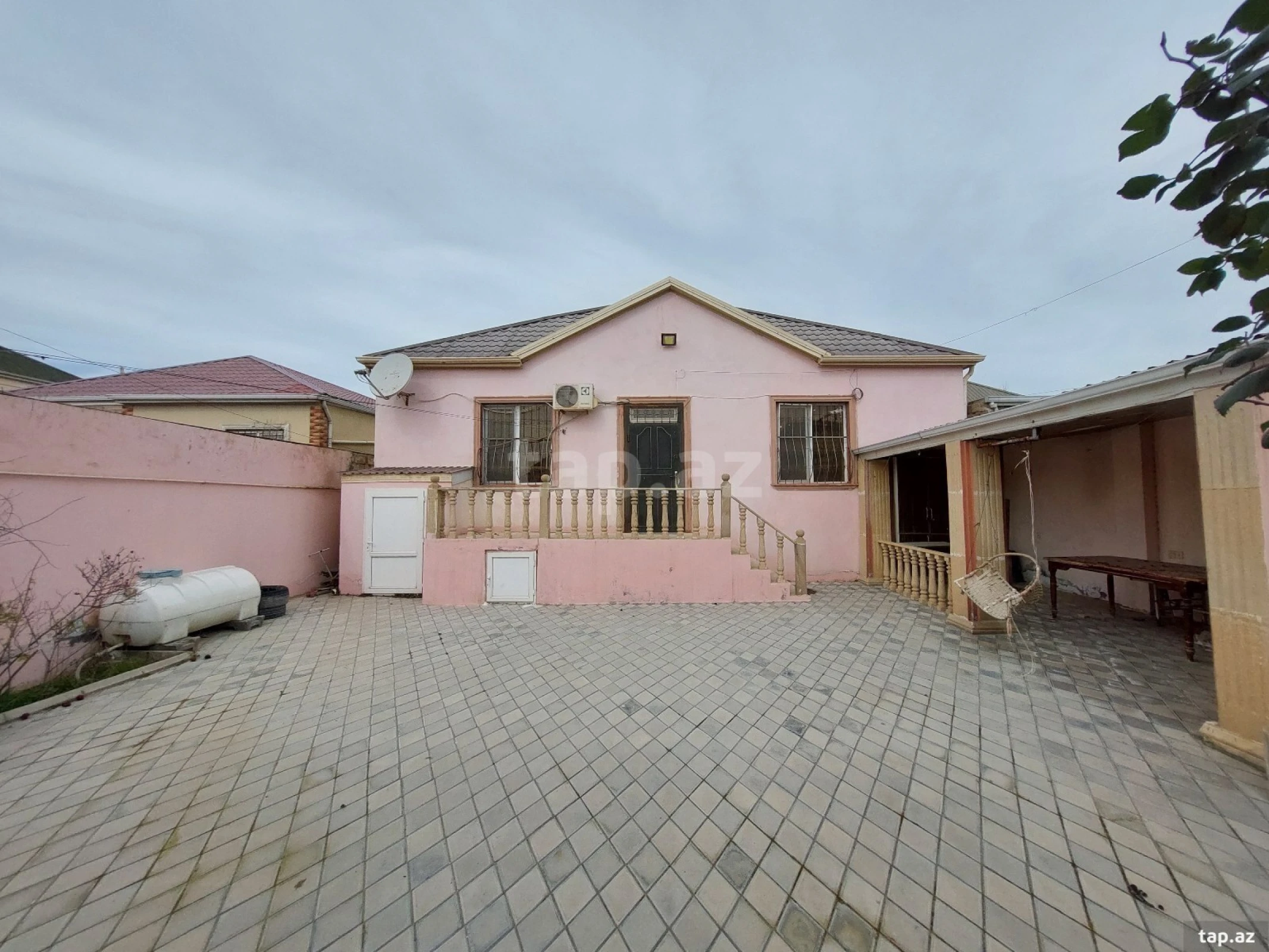 Satılır 4 otaqlı həyət evi