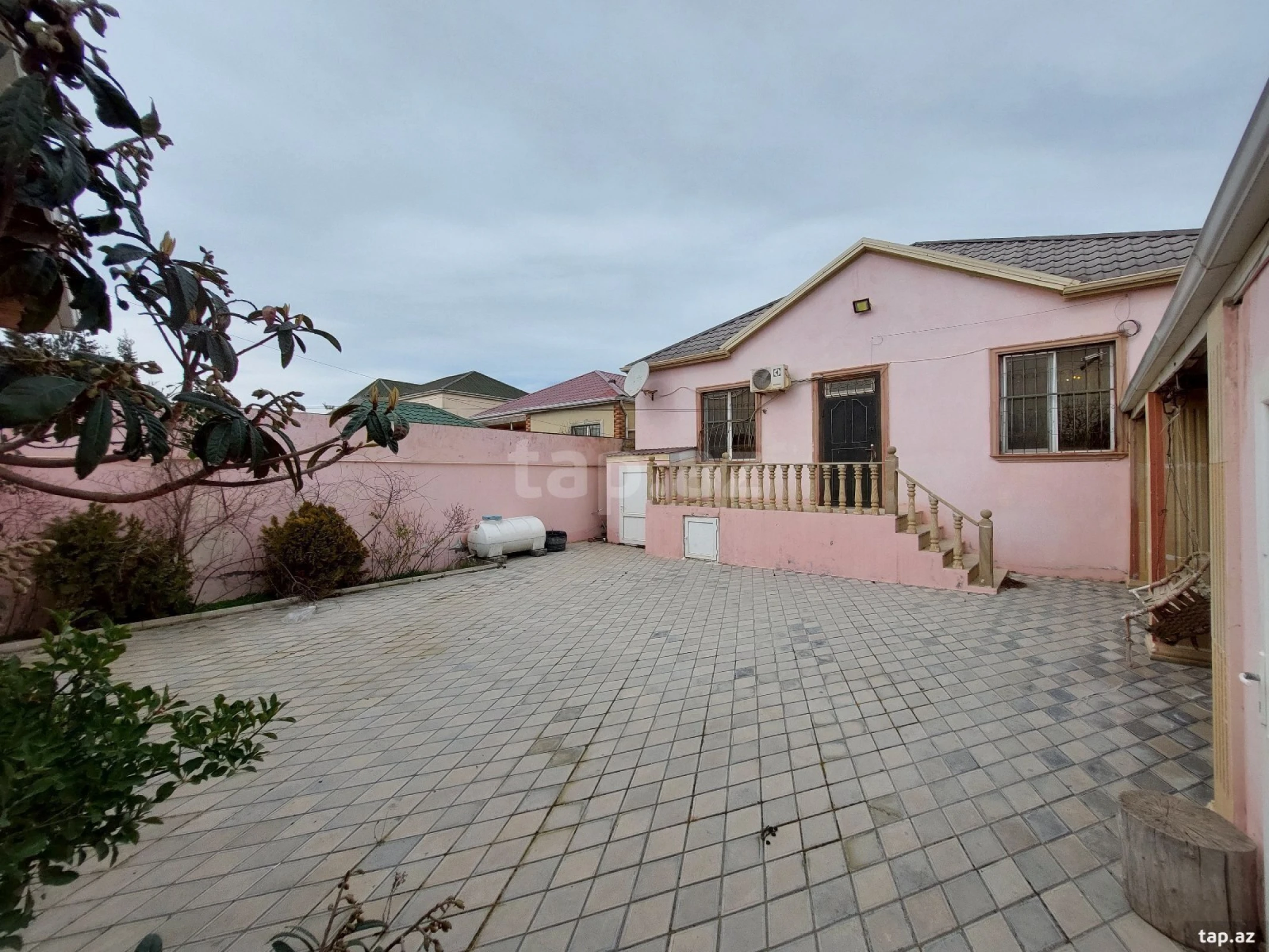 Satılır 4 otaqlı həyət evi