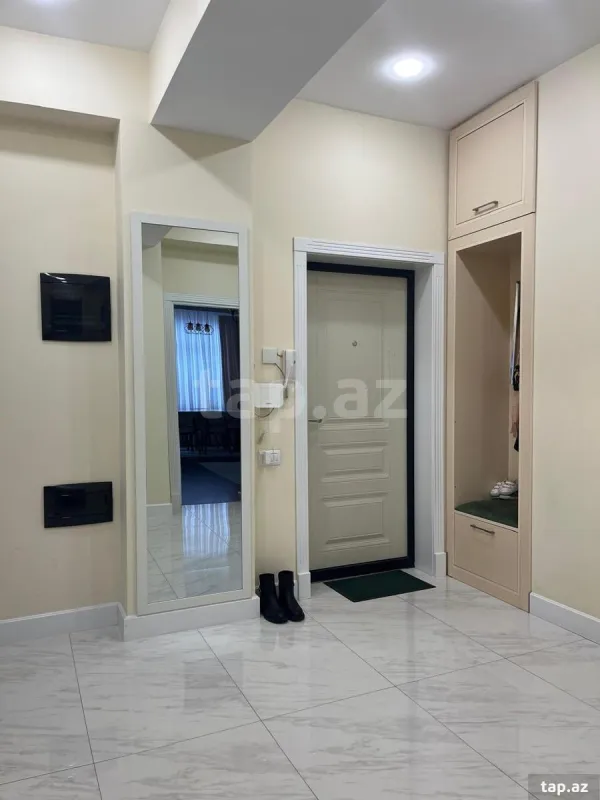 Satılır 3 otaqlı yeni tikili 105 m²