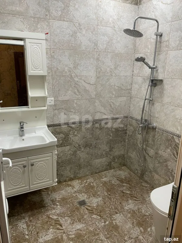 Kirayə verilir 4 otaqlı yeni tikili 170 m²