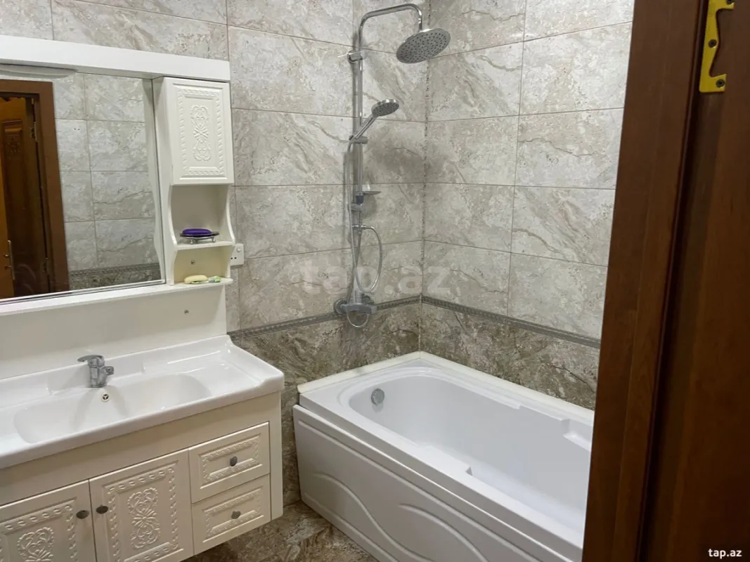 Kirayə verilir 4 otaqlı yeni tikili 170 m²