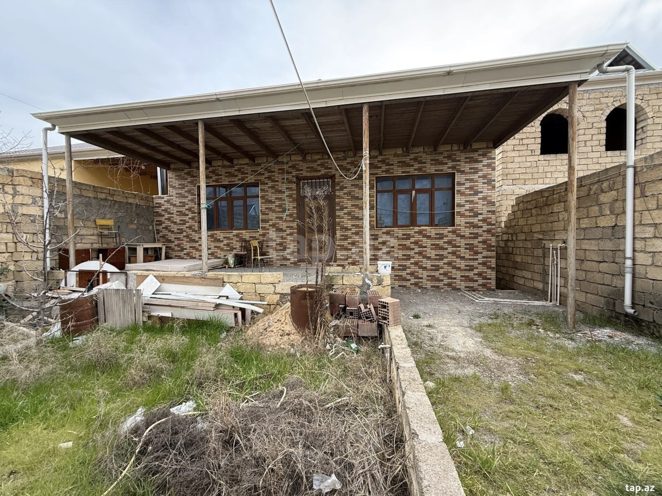 Satılır 4 otaqlı həyət evi