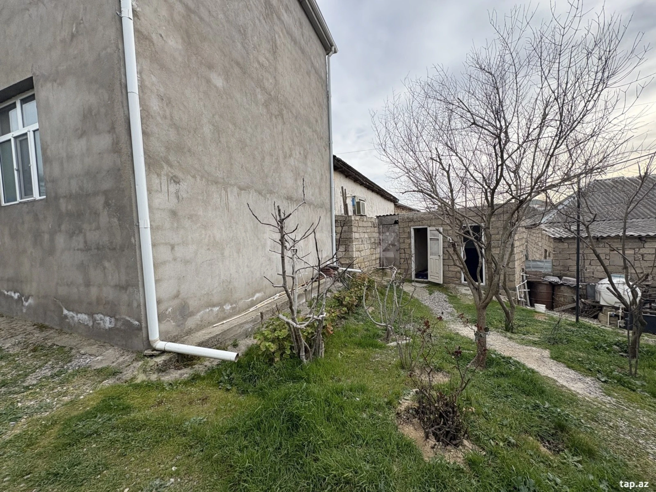 Satılır 3 otaqlı həyət evi