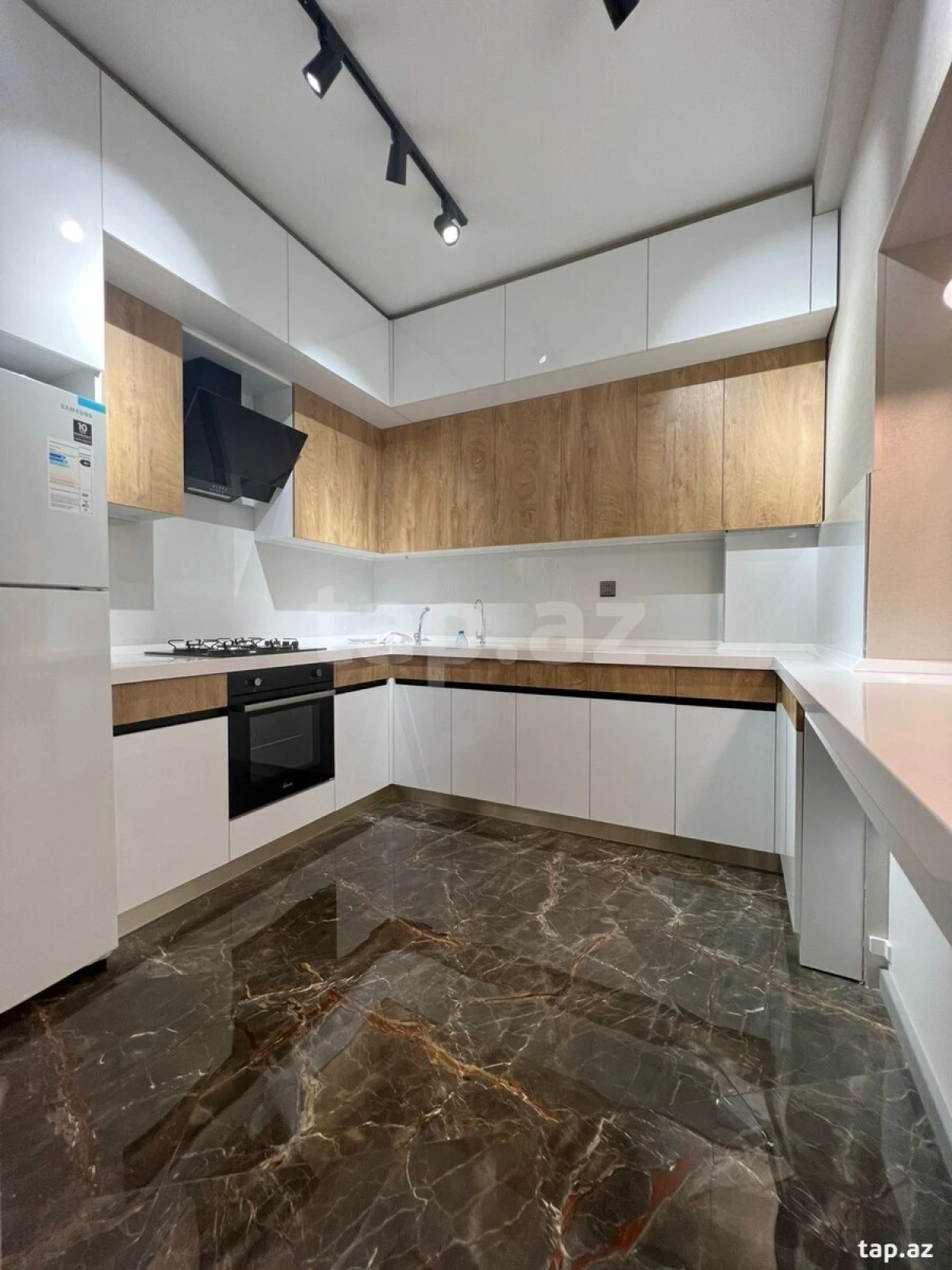 Kirayə verilir 3 otaqlı yeni tikili 72.2 m²