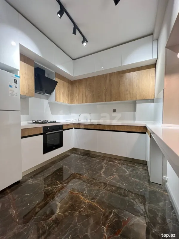 Kirayə verilir 3 otaqlı yeni tikili 72.2 m²