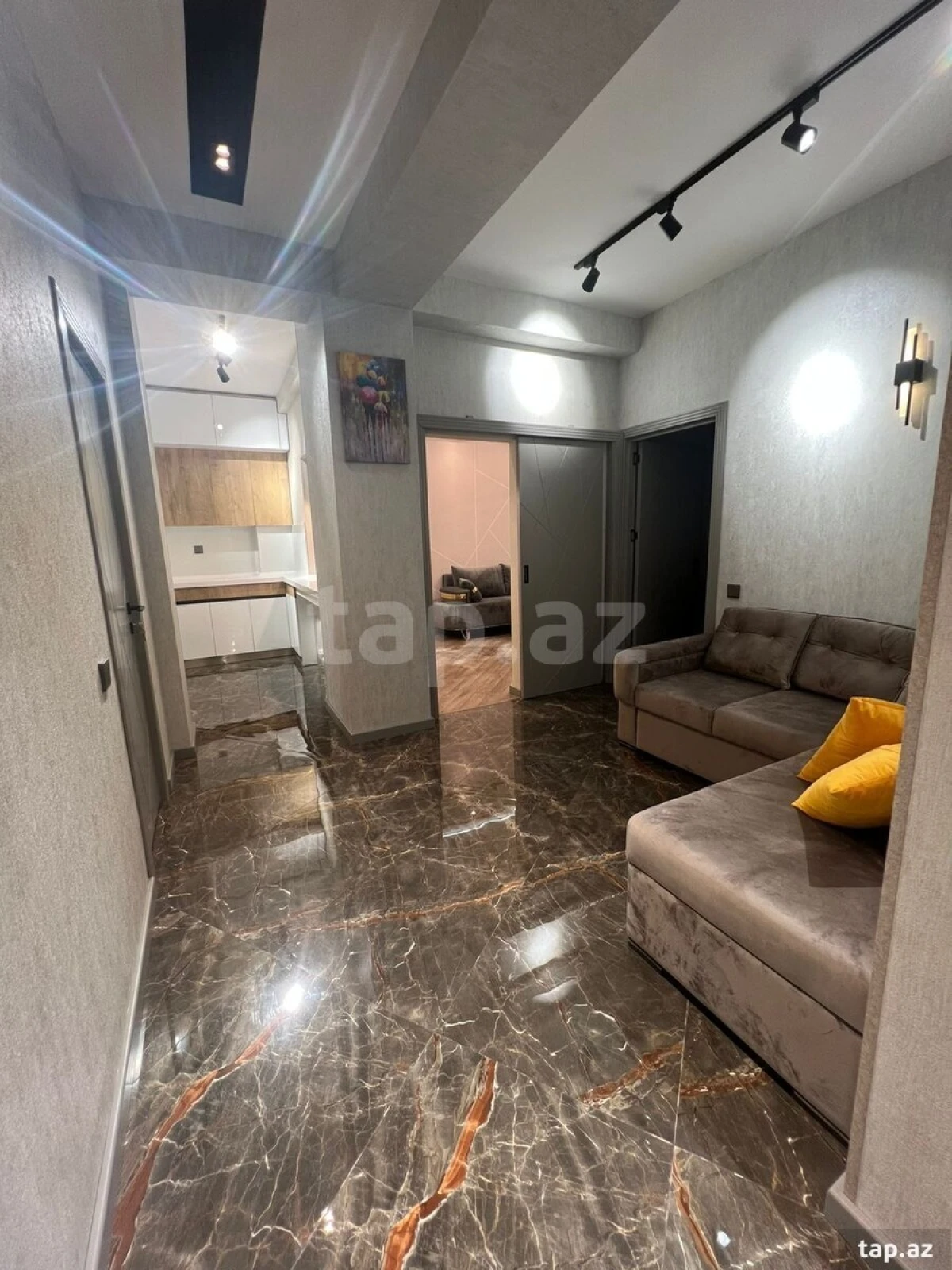 Kirayə verilir 3 otaqlı yeni tikili 72.2 m²