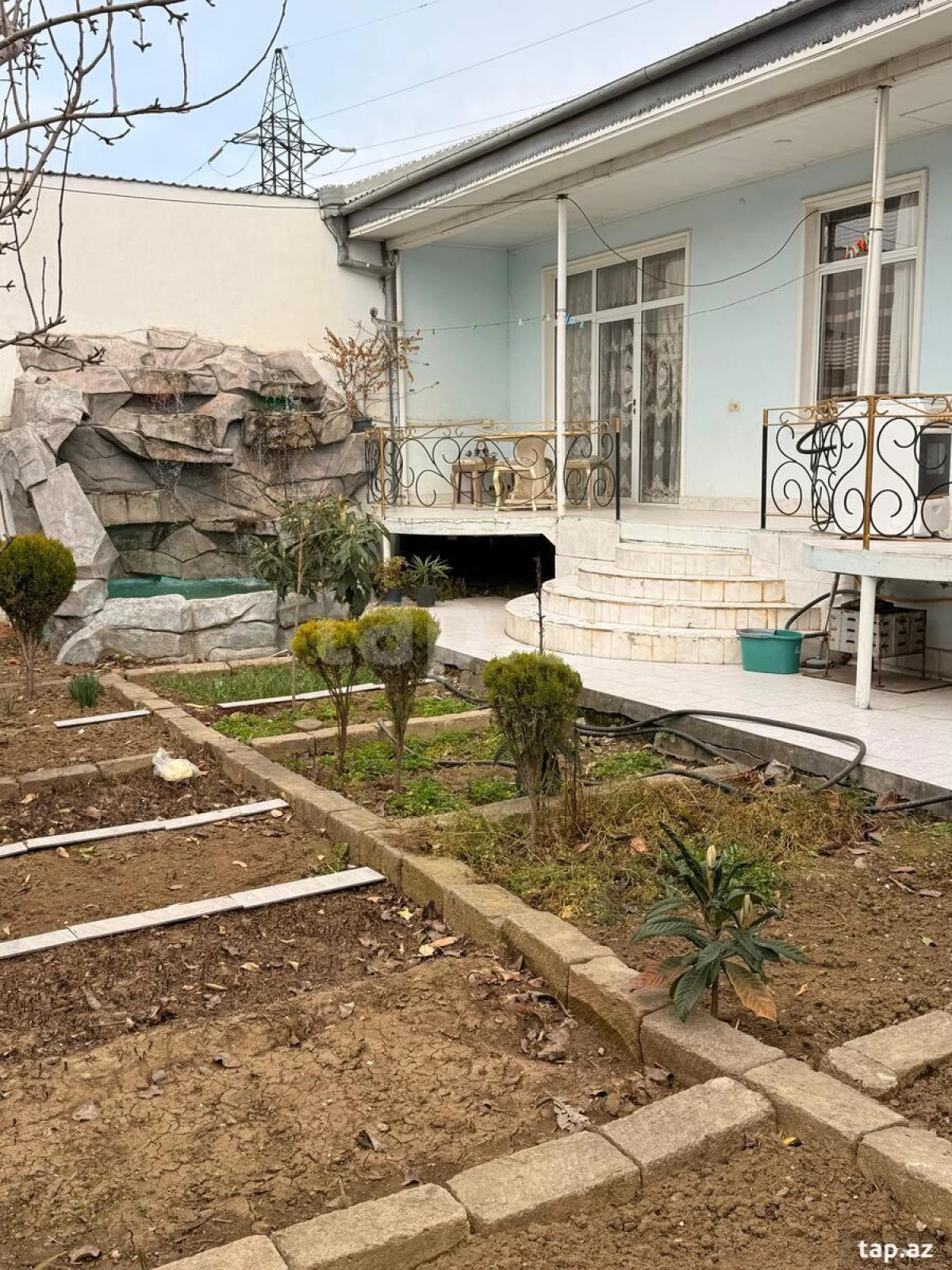 Kirayə verilir 5 otaqlı həyət evi