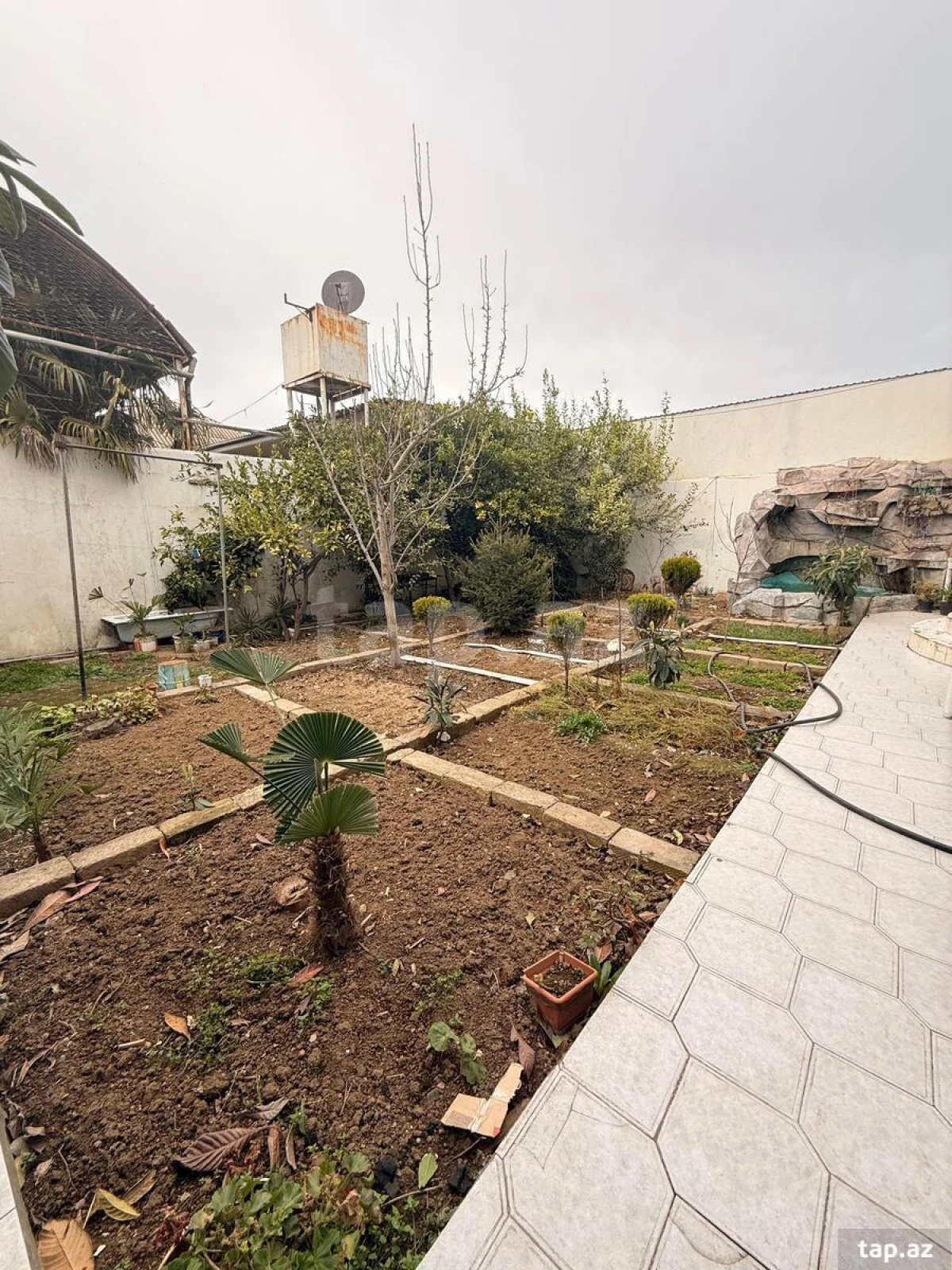 Kirayə verilir 5 otaqlı həyət evi